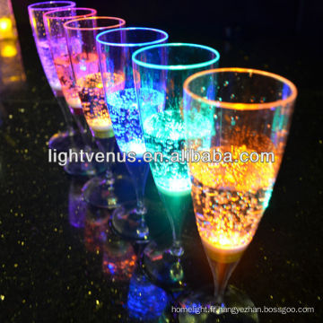 LED allumée verre liquide partie active champagne